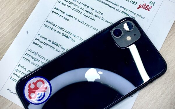 La carte de visite digitale Glibl se partage avec le Tag et la carte NFC